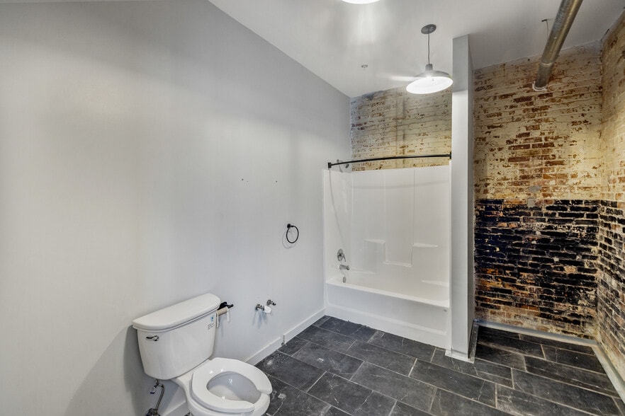 More Photos Of 122 E Laurel St, Mullins Industrial For Sale