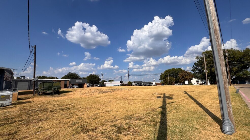 More Photos Of 709 N Cowan Ave, Lewisville Land For Sale