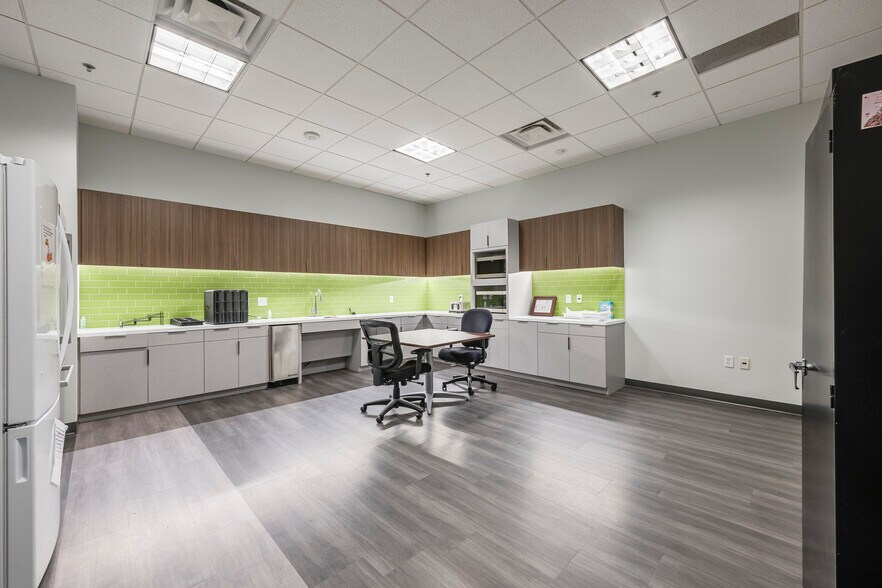 More Photos Of 13500 Heritage Pky, Fort Worth Office For Lease