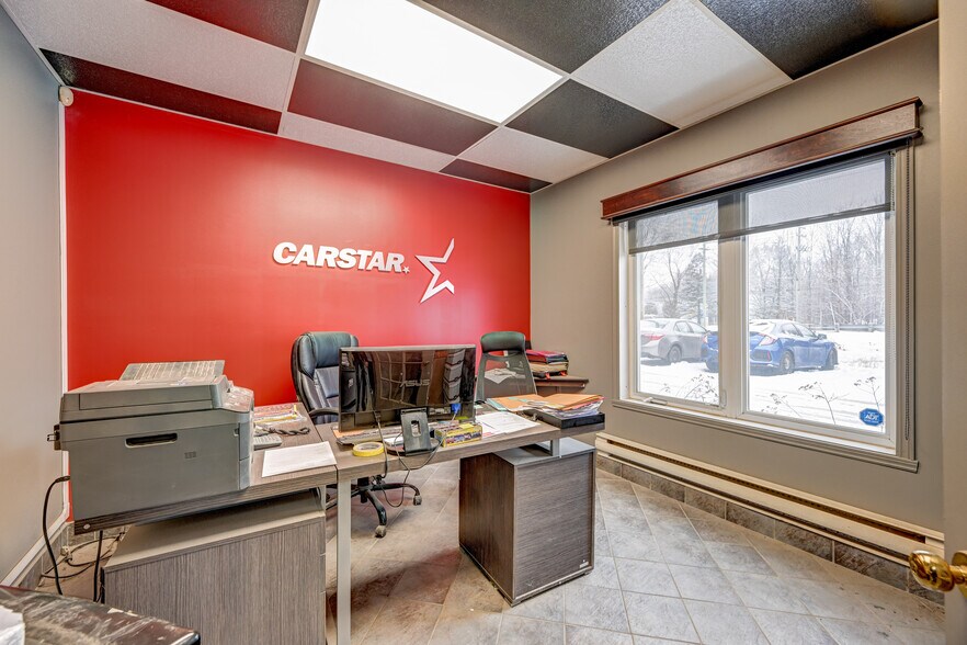 More Photos Of 11 Rue Notre-Dame, Berthierville Industrial For Sale