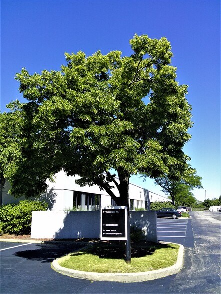 More Photos Of 105-195 W Central Rd, Schaumburg Loft Creative Space For Lease