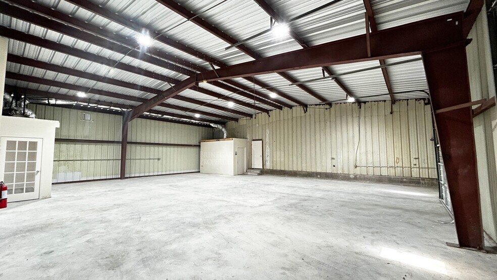 More Photos Of 901 Brandi Ln, Round Rock Service For Lease