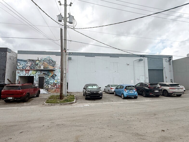 Primary Photo Of 870 W 25th St, Hialeah Warehouse For Lease