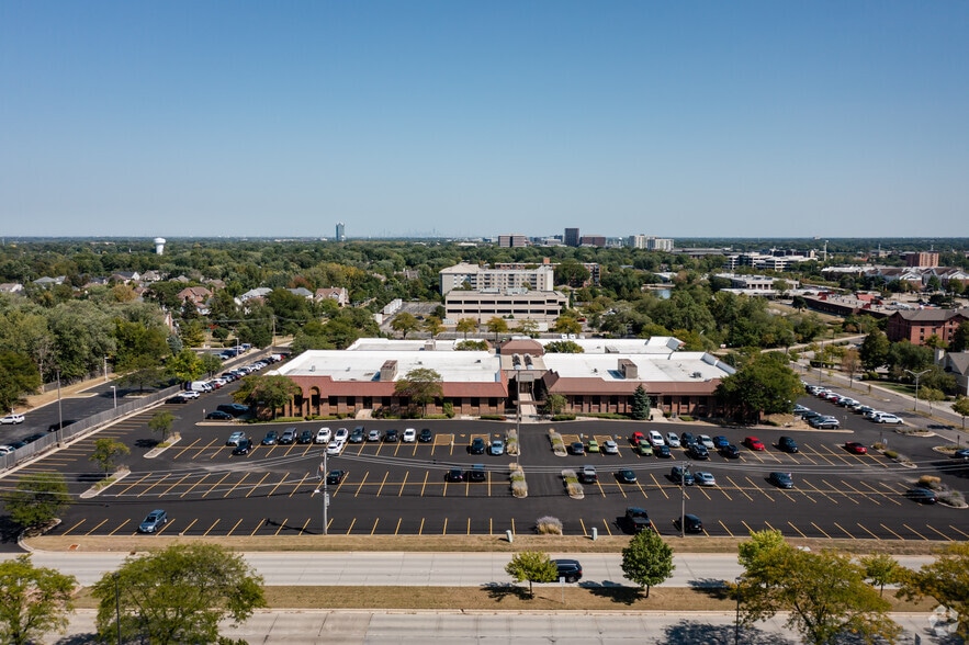 More Photos Of 1919 S Highland Ave, Lombard Unknown For Lease