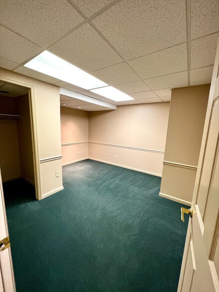 More Photos Of 431-433 Windsor Park Dr, Dayton Office For Lease