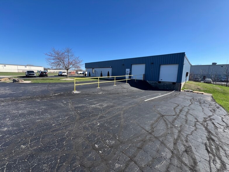 More Photos Of 4055 Championship Dr, Indianapolis Warehouse For Lease