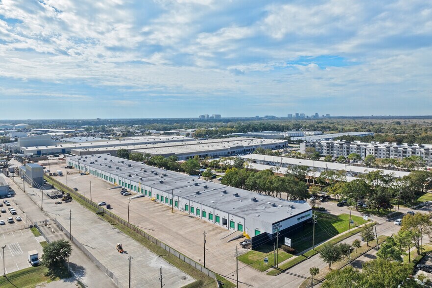 More Photos Of 10795 Hammerly Blvd, Houston Warehouse For Lease