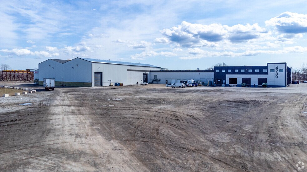 More Photos Of 4256 Carroll Ave, Niagara Falls Warehouse For Lease