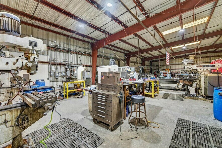More Photos Of 149 Ashland ave, Lindsay Industrial For Sale