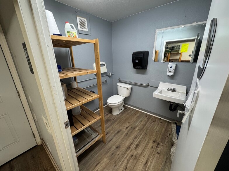 More Photos Of 2820 Broadmoor Ave, Concord Office For Sale