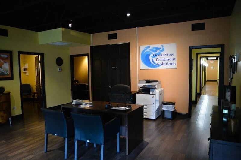 More Photos Of 705 Bond Way, Delray Beach Showroom For Sale