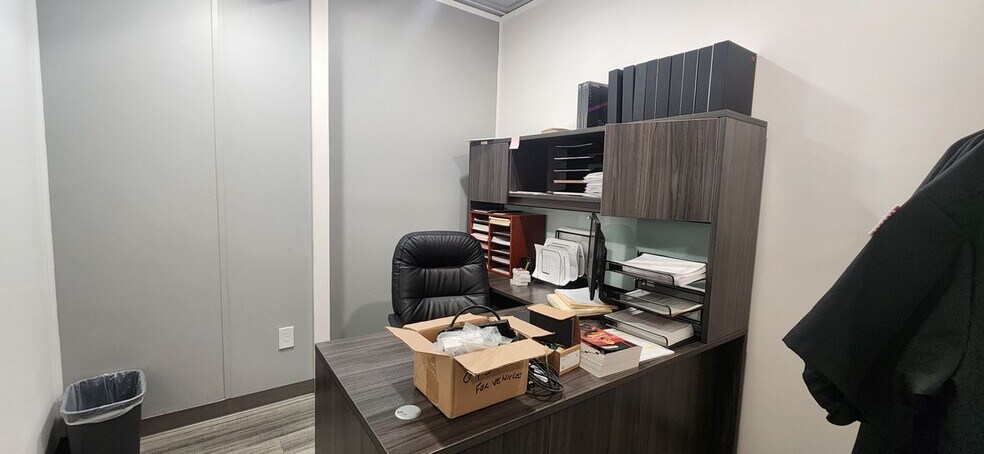 More Photos Of 7810 Sears Blvd, Pensacola Warehouse For Sale