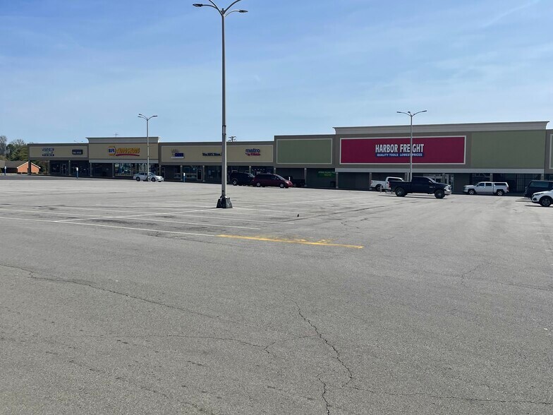 More Photos Of 11-26 Village Plaza Dr, Shelbyville Unknown For Lease