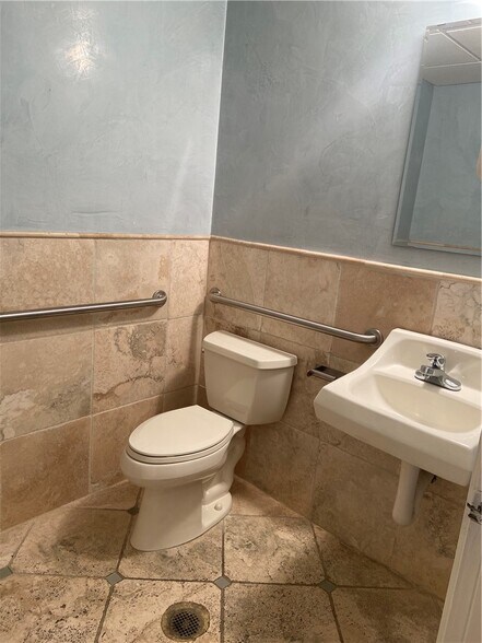 More Photos Of 1675 Cumberland Parkway - Unit 202-203-Bld 200, Smyrna Office For Sale