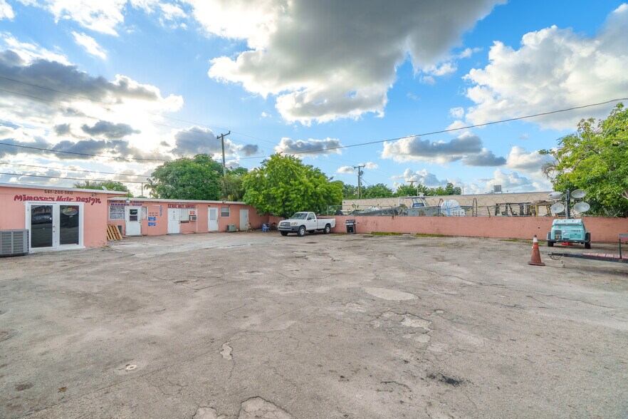 More Photos Of 341 SE 2nd Ave, Delray Beach Restaurant For Sale