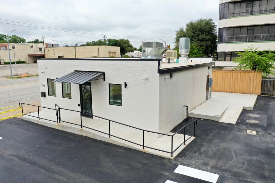 More Photos Of 1216 N Main St, Fort Worth Restaurant For Sale