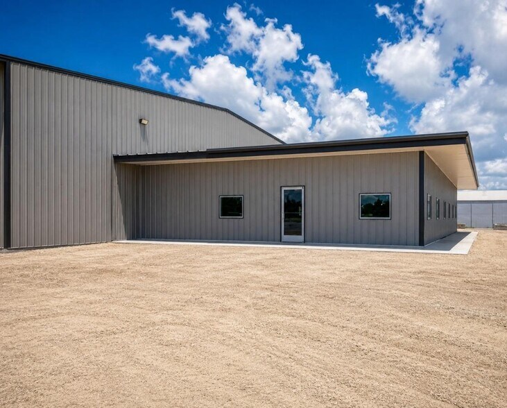 More Photos Of 236 Industrial Park Dr, Victoria Warehouse For Sale