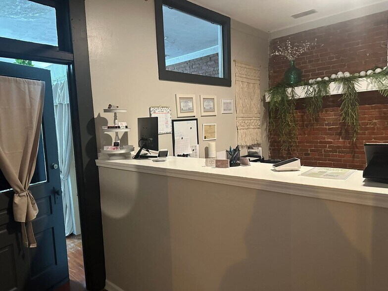 More Photos Of 117 Broad St, Kingsport Storefront For Lease