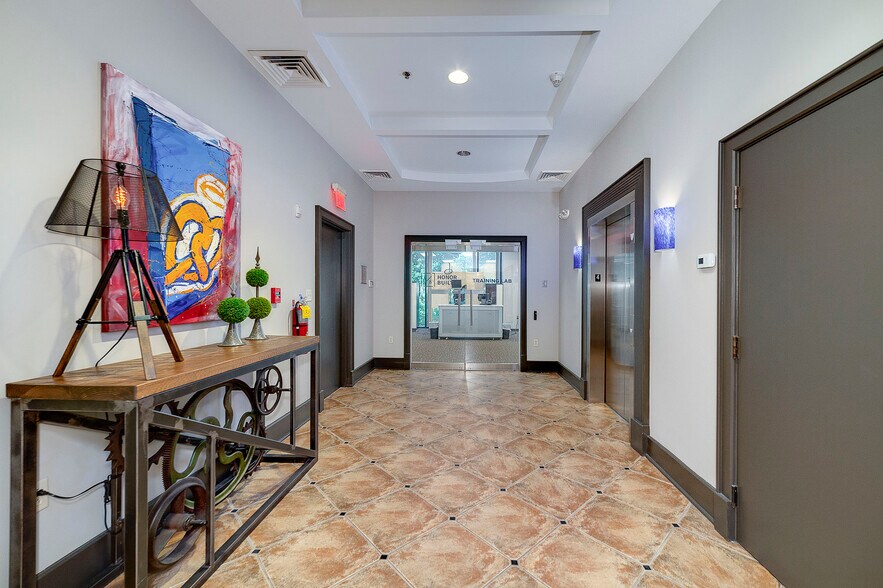 More Photos Of 2010 Avalon Pky, Mcdonough Office For Lease