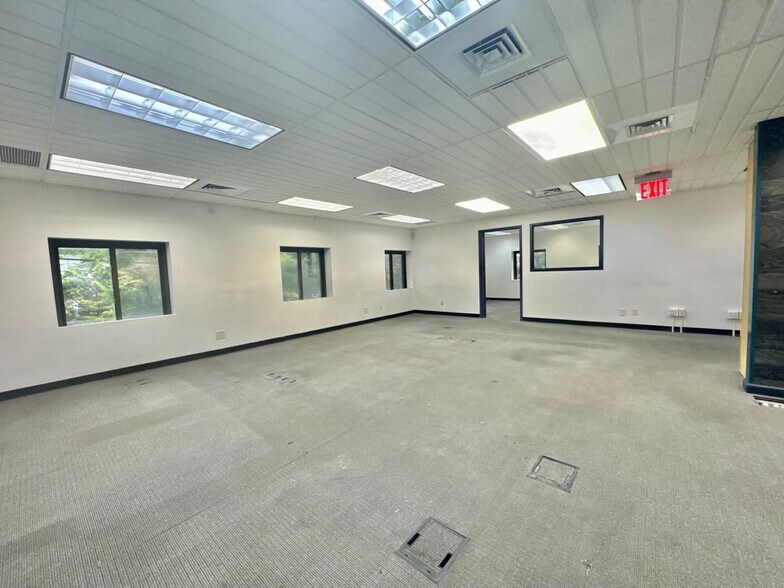 More Photos Of 130 Sheridan Blvd, Inwood Warehouse For Sale