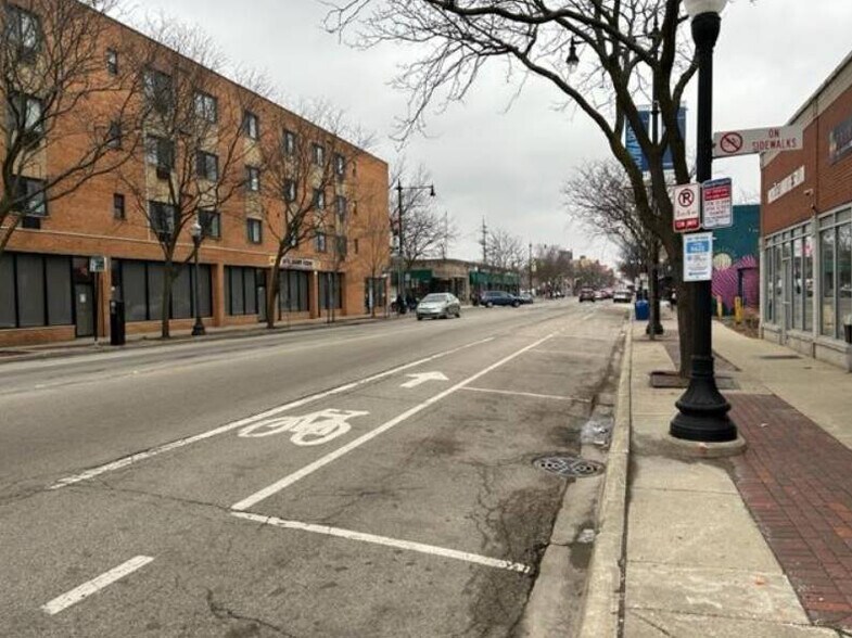More Photos Of 1901-1909 W Howard St, Chicago Storefront For Sale