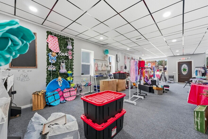 More Photos Of 115 E King St, Garrett General Retail For Sale
