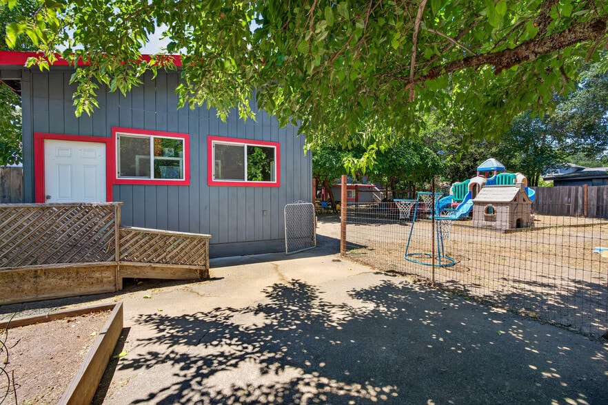 More Photos Of 530 N Cloverdale Blvd, Cloverdale Specialty For Sale