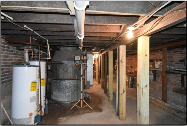 More Photos Of 152 E Main St, Dwight Bar For Sale