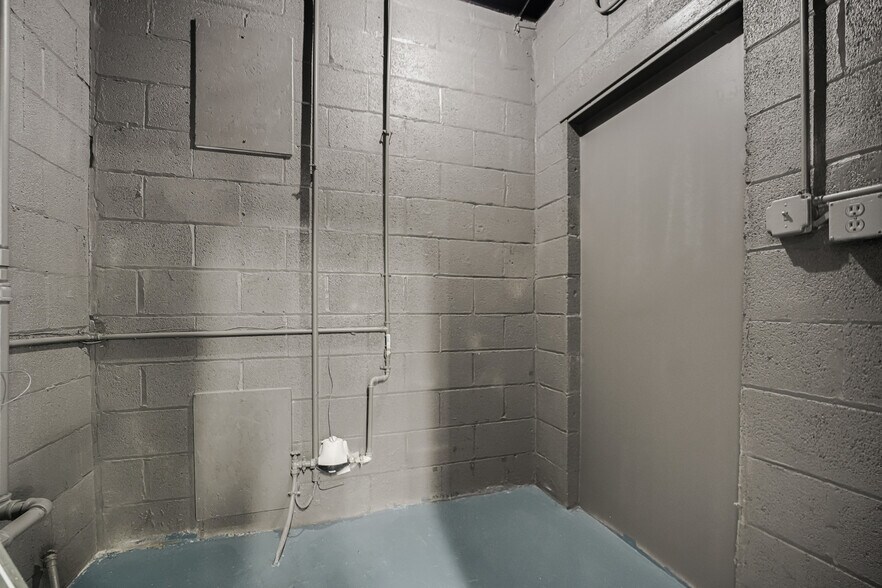 More Photos Of 10333 Oxford Ave, Chicago Ridge Warehouse For Sale