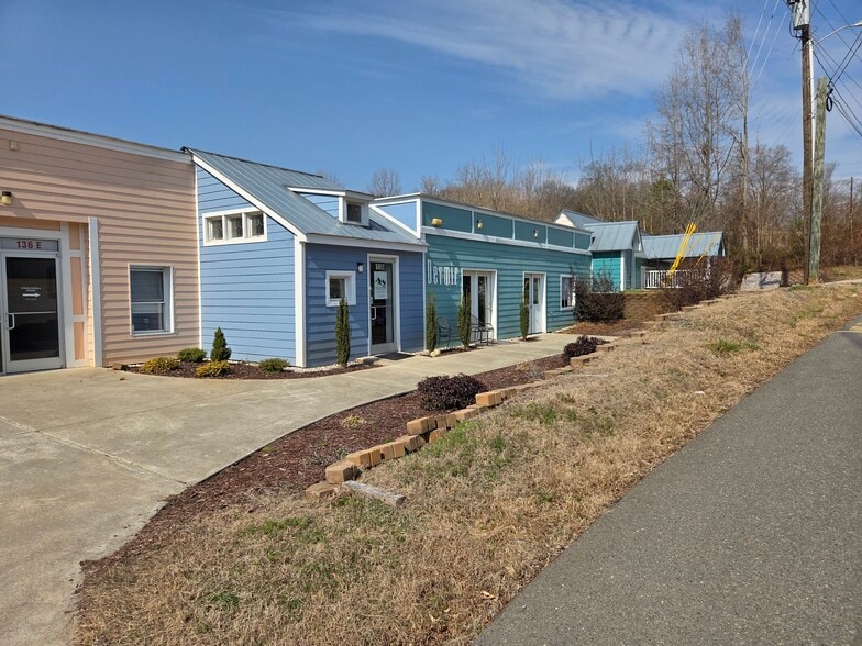More Photos Of 136 Fayetteville St, Pittsboro General Retail For Lease