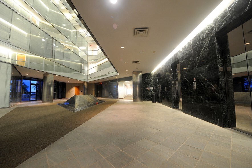 More Photos Of 1004 N Big Spring St, Midland Office For Lease