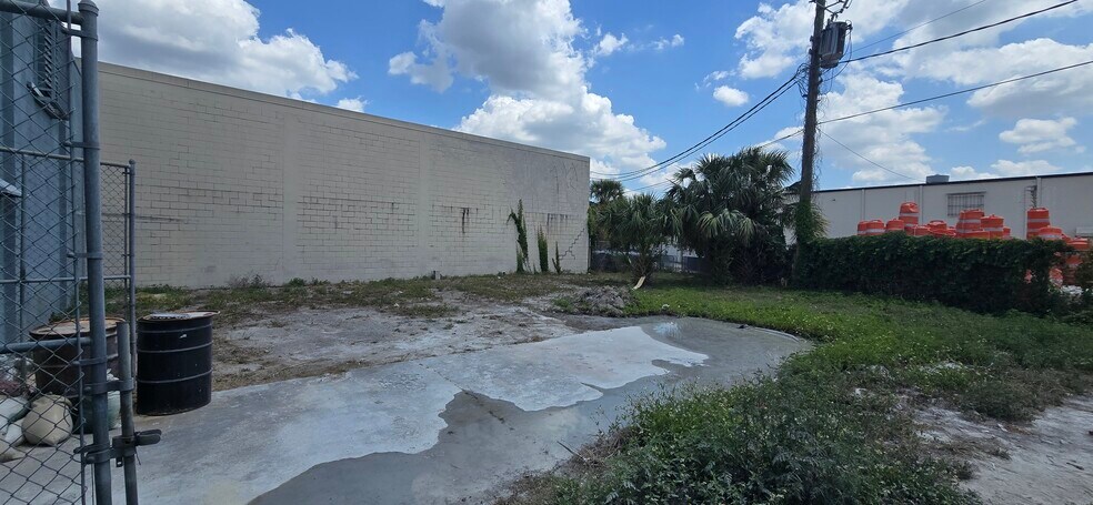 More Photos Of 310 W Grant St, Orlando Warehouse For Lease