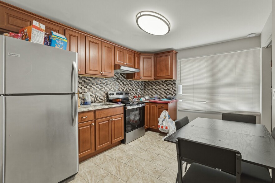 More Photos Of 150 N Delaware Ave, Lindenhurst Storefront Retail Residential For Sale