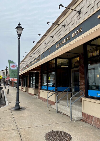 More Photos Of 9 Washington St, Wellesley Storefront For Lease