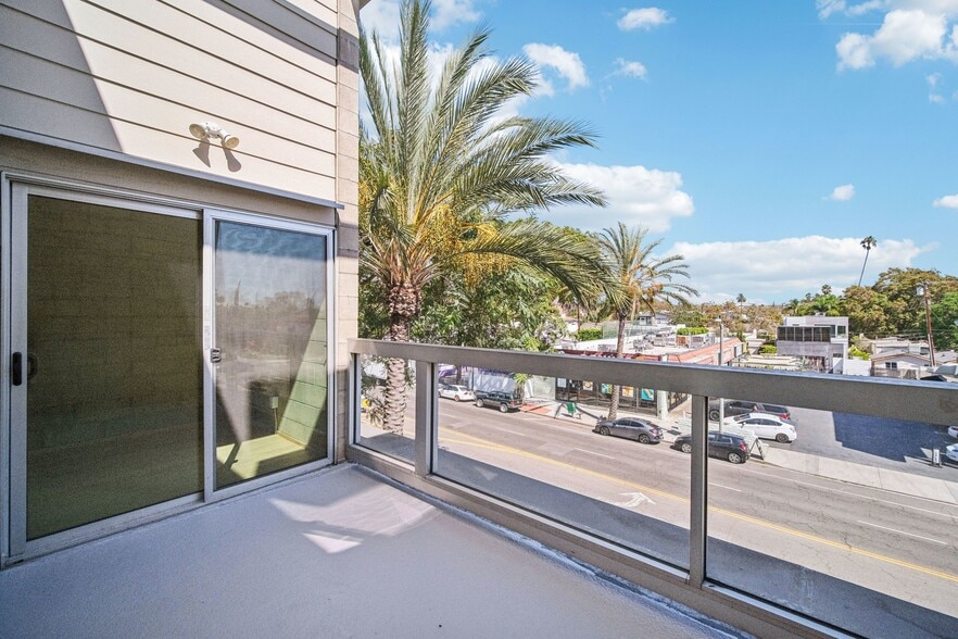 More Photos Of 717 N Highland Ave, Los Angeles Flex For Sale
