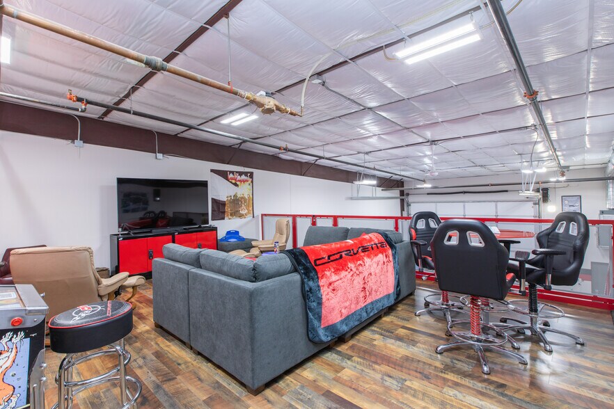 More Photos Of 450 E Willis #122, Chandler Self Storage For Sale