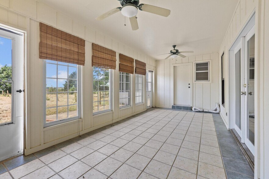 More Photos Of 12869 FM 1385, Pilot Point Light Distribution For Lease