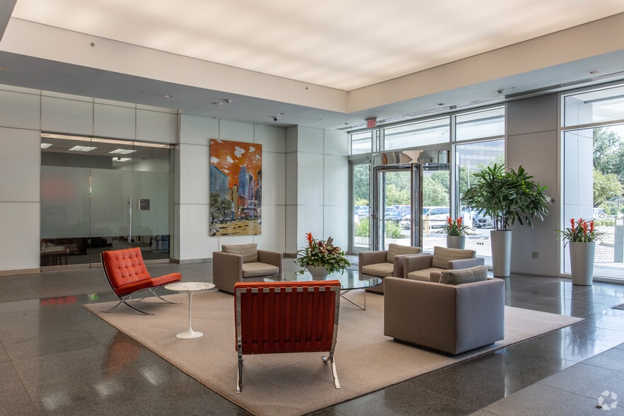 More Photos Of 5444 Westheimer Rd, Houston Office For Lease