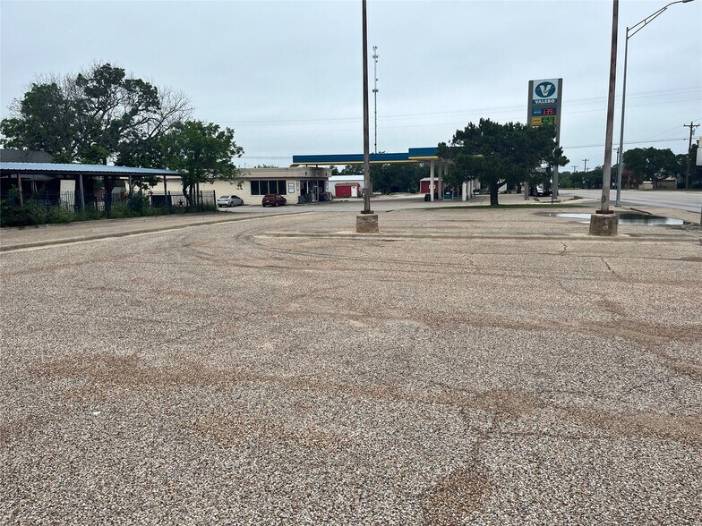 More Photos Of 101 N 4th St, Lometa Daycare Center For Sale