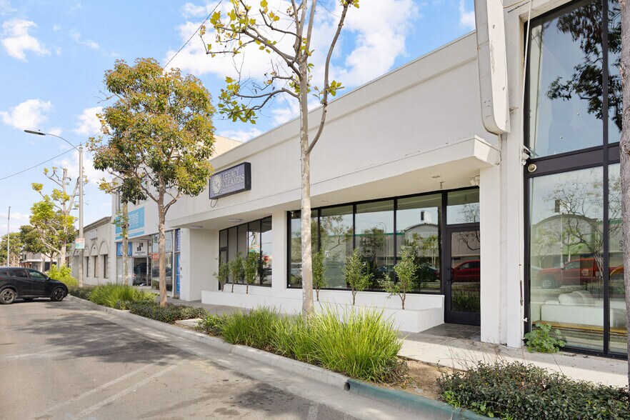 More Photos Of 13048-13052 Hawthorne Blvd, Hawthorne Storefront For Sale