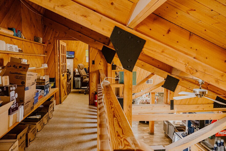 More Photos Of 325 S Main St, Twin Bridges Service Station For Sale