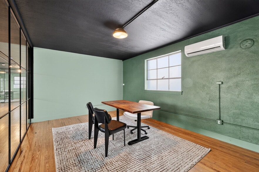 More Photos Of 201 W Main St, Leesburg Storefront For Lease