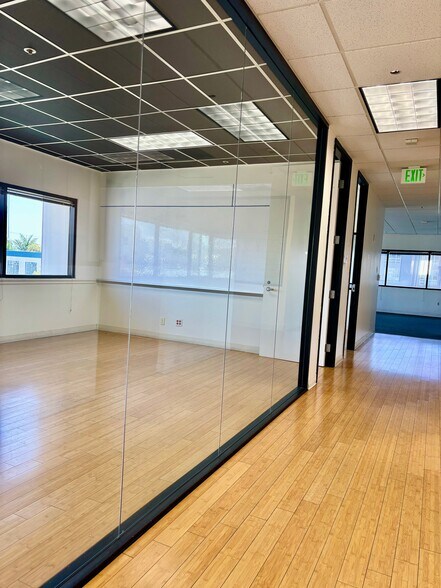 More Photos Of 701 Santa Monica Blvd, Santa Monica Office For Sale