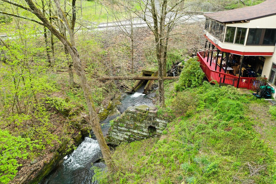 More Photos Of 6 Way Rd, Middlefield Office For Sale