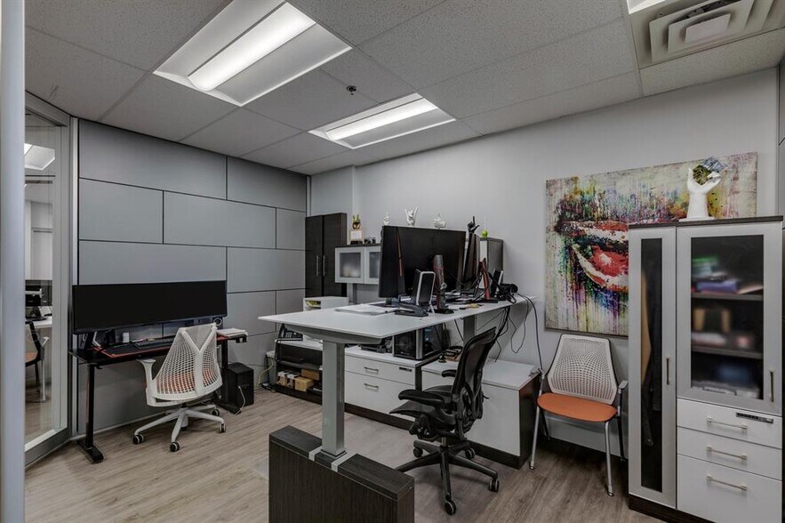 More Photos Of 2903 Kingsview Blvd SE, Airdrie Showroom For Sale