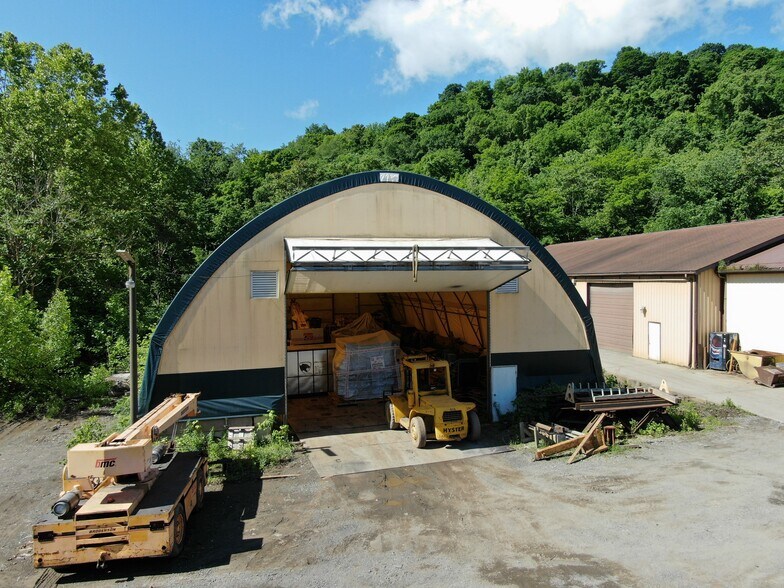 More Photos Of 740 Greensburg Rd, New Kensington Warehouse For Lease