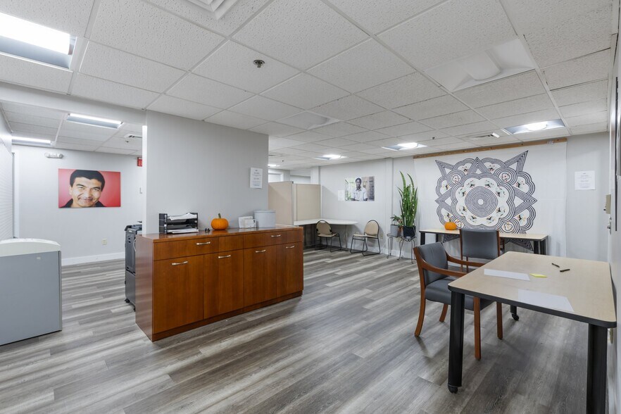 More Photos Of 19-25 Main St, Hartford Office Residential For Sale