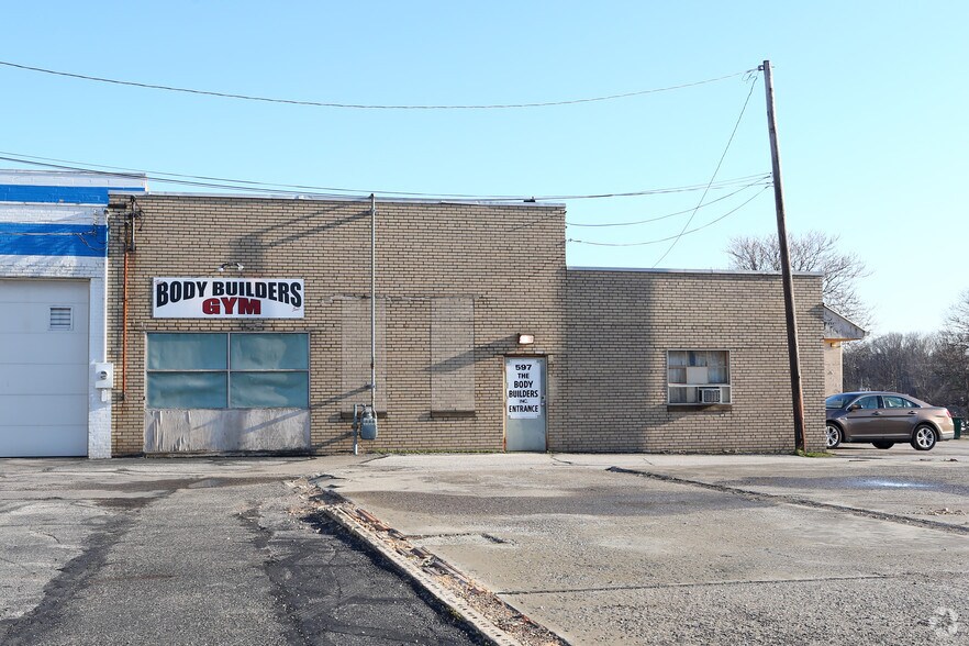 More Photos Of 597 E Tallmadge Ave, Akron Flex For Sale