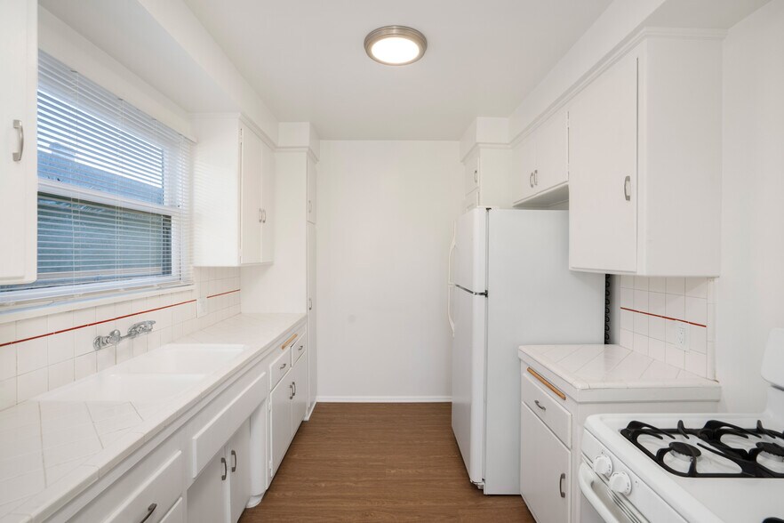 More Photos Of 6509 Brynhurst Ave, Los Angeles Apartments For Sale