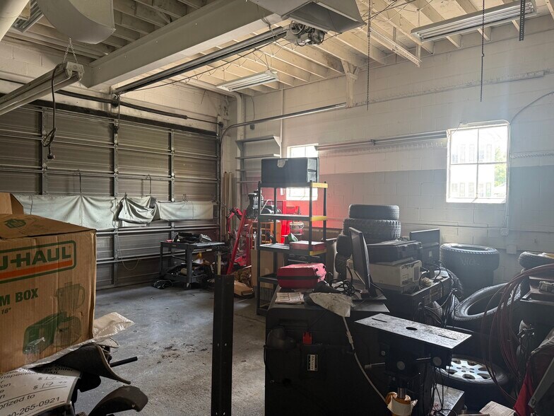 More Photos Of 1845 Freemansburg Ave, Easton Auto Repair For Lease